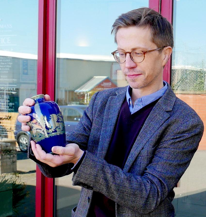 MD Greg Bateman & Pilkingtons Lancasrian Vase_